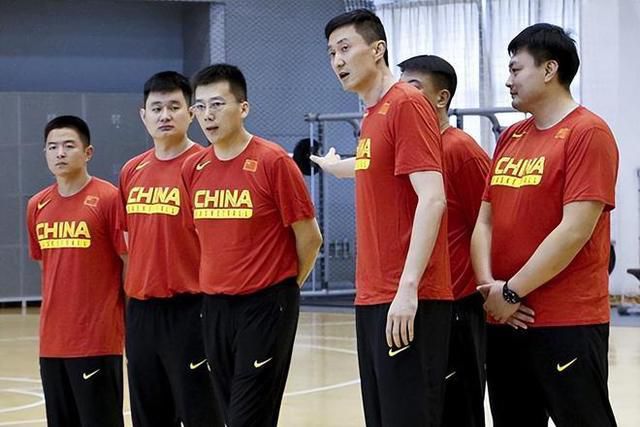 叶辰叹了口气，感叹道：我曝光出去的那些视频，为了尊重那些无辜惨死的女孩子，对她们的面部特征都做了模糊处理，这肯定会影响后续对受害者真实身份确认，所以你回头用匿名的方式把这些视频的原文件发给纽约警方，让他们和费家一起确定一下所有受害人的身份，这样也能让费家尽快完成赔偿。